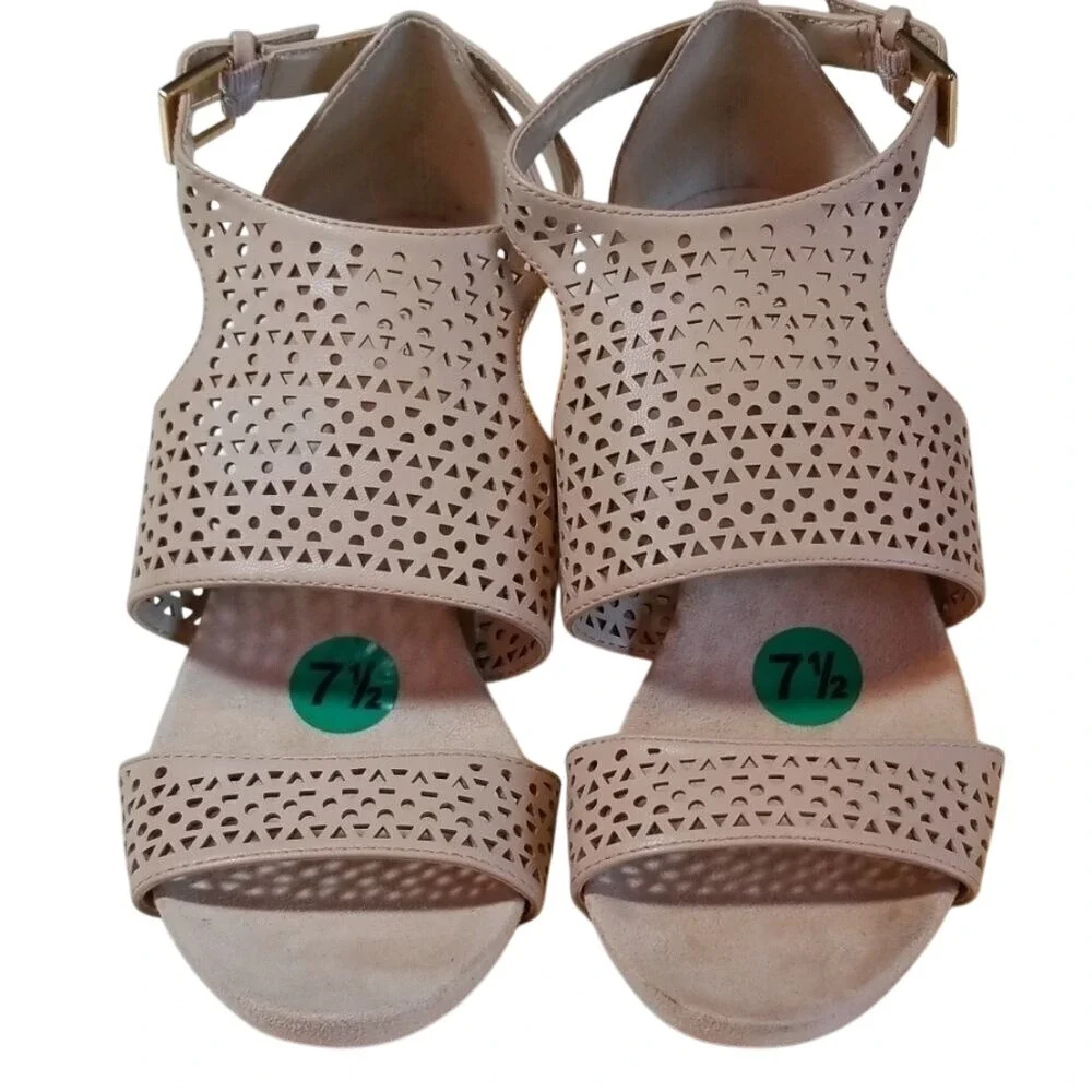 Jones New York‎ Signature Beige Wedge Sanda…